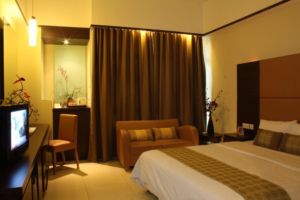Grand Pasundan Convention Hotel Бандунг Экстерьер фото