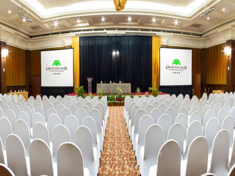 Grand Pasundan Convention Hotel Бандунг Экстерьер фото