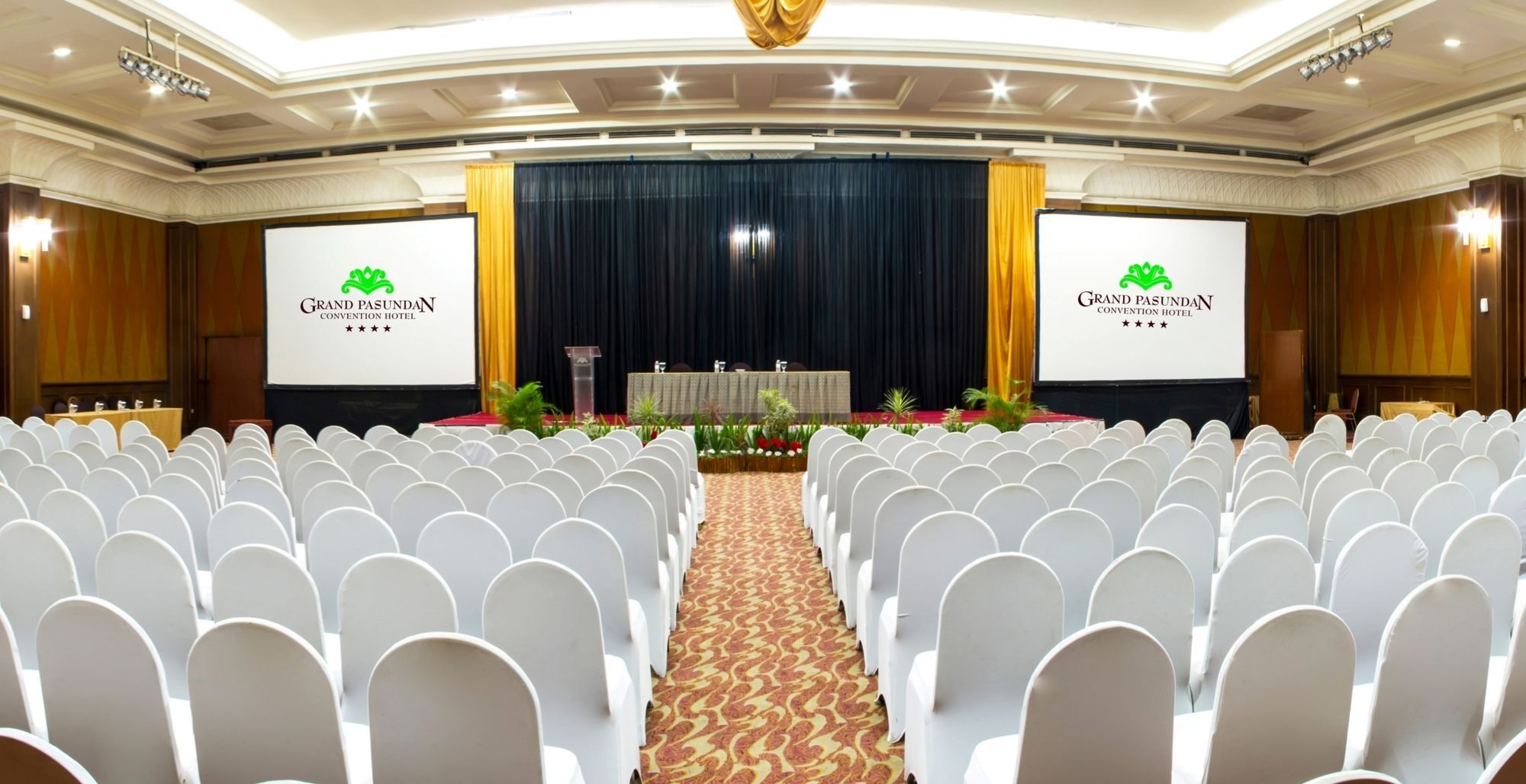Grand Pasundan Convention Hotel Бандунг Экстерьер фото
